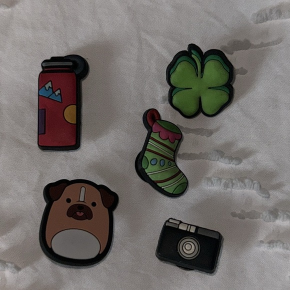 EUC Crocs Jibbitz Set of 5 Jibbitz: Dog Hydroflask Camera Stocking Clover - Picture 2 of 2
